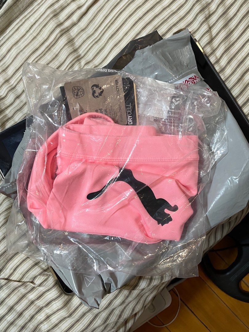 Puma Sports Bra (Category: Activewear) located in Pasig City. Submitted by karughstuff (Listing ID 1385968351, Image 3). Description: Bnew, comes with no pads talaga RFS: Wrong size ;( 🛍️🛍️ discount if you’re buying more than 1 item payment: gcash, bpi, bdo shipping: ggx, grab, lalamove meetup: bgc (fort strip/oneboni area).