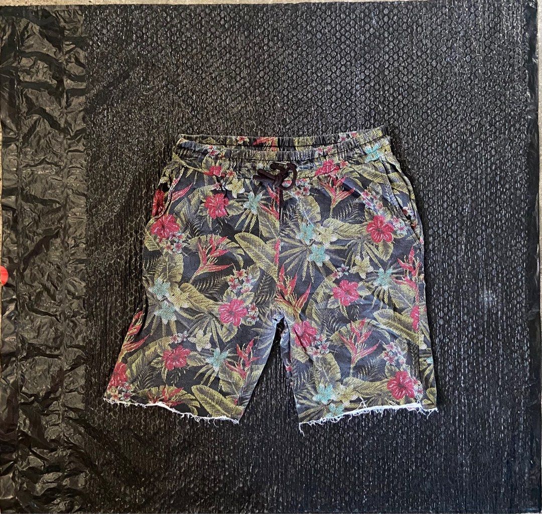 Random shorts (Category: Shorts) located in Manila. Submitted by acethriftstop (Listing ID 1385871370, Image 1). Description: Route 66 Dimes: 28-34 x 19 leg open 10 100 pesos only.