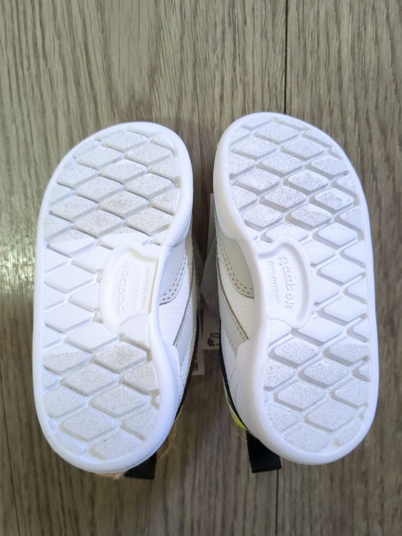 Reebok （分類：嬰兒及小童流行時尚）位於 Hong Kong。 由 ben.sherman 提交（商品編號 1385848921，圖片 3）。簡介： 10cm全新。