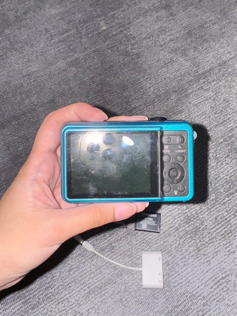 Samsung SL605 Digicam Camera (Category: Cameras) located in Manila. Submitted by bcdeef (Listing ID 1385990567, Image 2). Description: Sample photos are uploaded Needs repair: Ayaw mag-on Inclusions: Battery Charger SD Card SD Card reader to iphone Not negotiable.