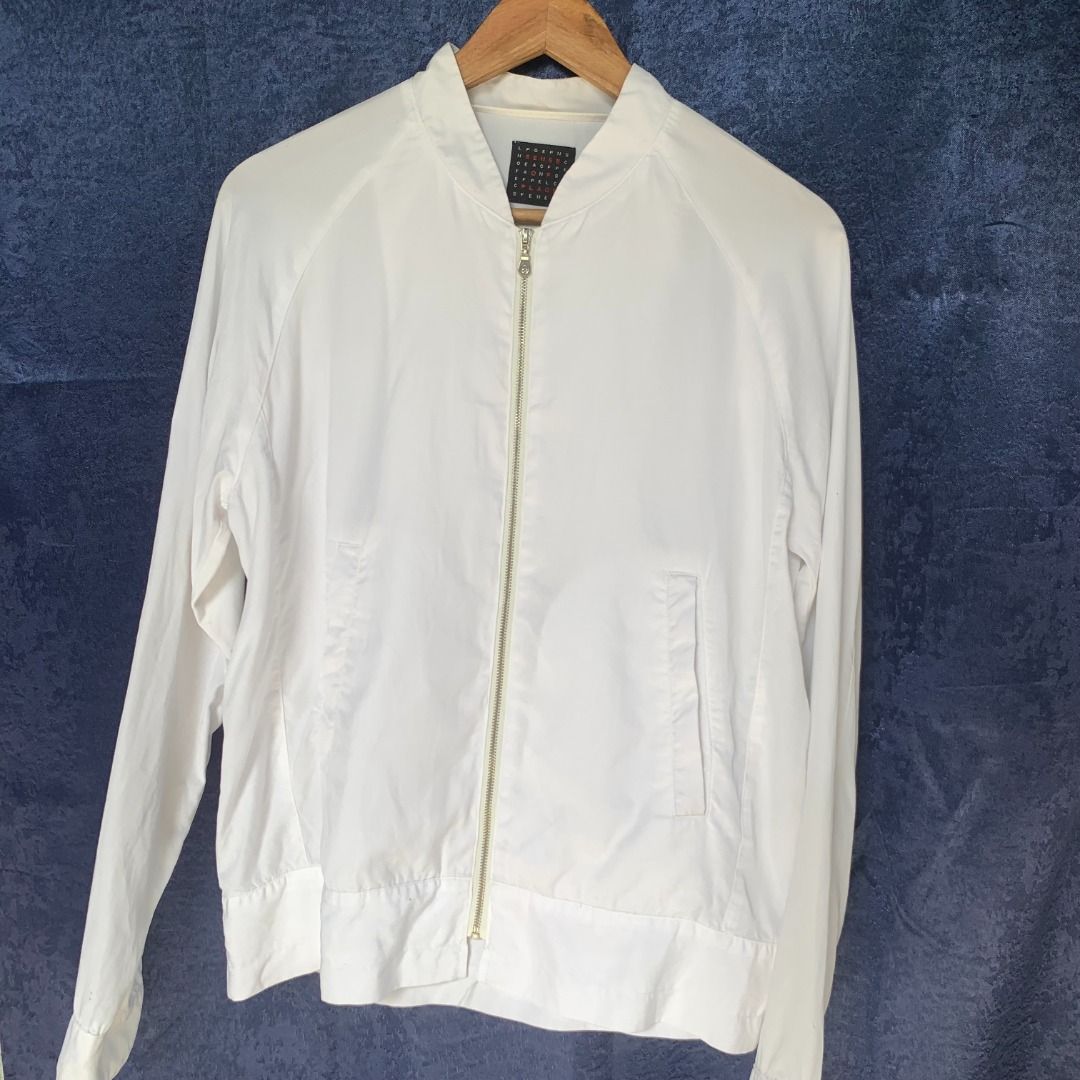 Sence of Place Zip Up Jacket (Category: Coats, Jackets and Outerwear) located in Bacoor. Submitted by thrifterrifix (Listing ID 1385959875, Image 2). Description: Sence of Place Zip Up Jacket Color: White Dimensions: ”25L x ”20.5W Issue/s: None Other Details: With side pockets.