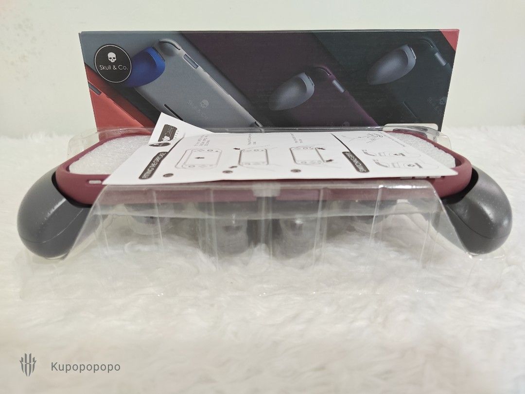 [SWITCH LITE] SkullnCo Case Set - Plum (Category: Cases & Covers) located in Antipolo. Submitted by behowling (Listing ID 1385852576, Image 2). Description: Wala nang ganito sa physical and online shops, if meron ka nakita pasend link naman 🤣 hanap po ako black eh. NO ISSUES ✨ Complete w/box , no cracks, no heavy scratch/dent..