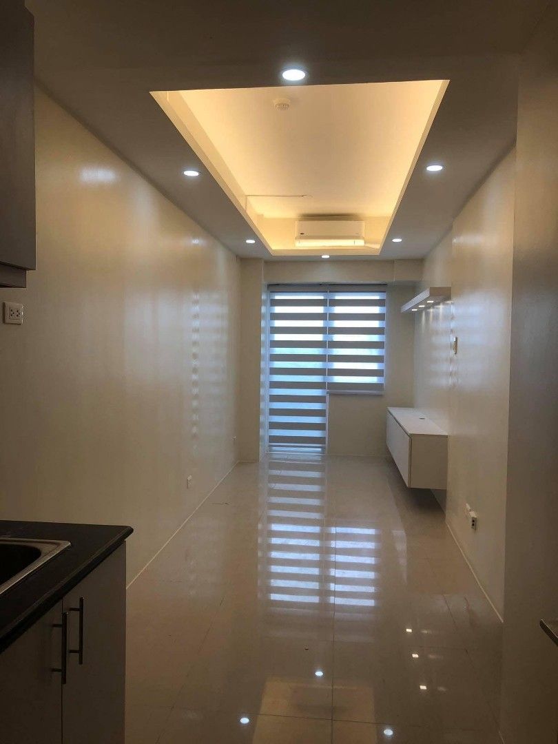 SMDC Field Residences Tower Building 5 (Category: Apartments & Condos) located in Paranaque City. Submitted by enchanting_f1nds (Listing ID 1385941826, Image 1). Description: 𝗙𝗢𝗥 𝗦𝗔𝗟E 𝗖𝗢𝗡𝗗𝗢 𝗨𝗡𝗜𝗧 walking distance to SM Sucat ✅ FIELD RESIDENCES Sucat, Parañaque City (Dr. A Santos Avenue Parañaque near SM-Malls, near Airports) Unit: FIELD BUILDING 5 Unit Type: 2BR Family Suite B with Balcony Floor Area: 27. 76sqm Level: Second Floor F