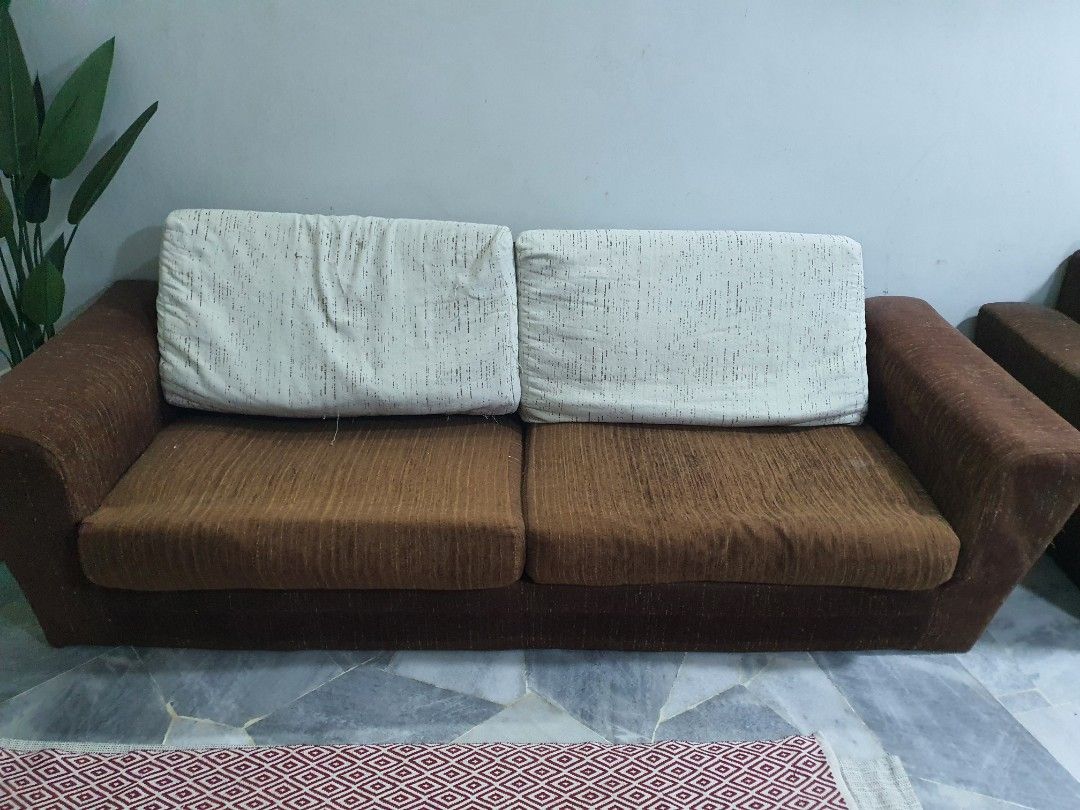 Sofa (Category: Sofas) located in Puchong. Submitted by shida9013 (Listing ID 1385929050, Image 3). Description: sofa besar harga boleh nego lagi.
