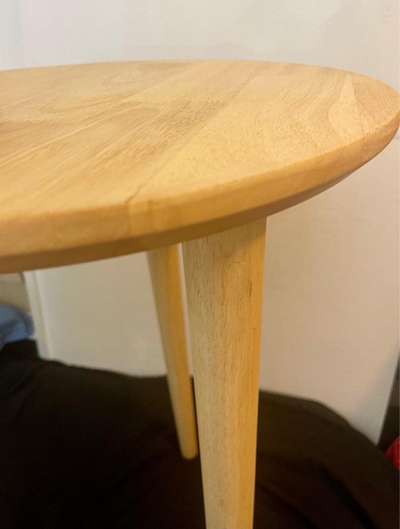Solid Wood side table （分類：桌子）位於 Hong Kong。 由 showflathk 提交（商品編號 1385854355，圖片 2）。簡介： 40x58cm , self pick up in Sheung wan 。