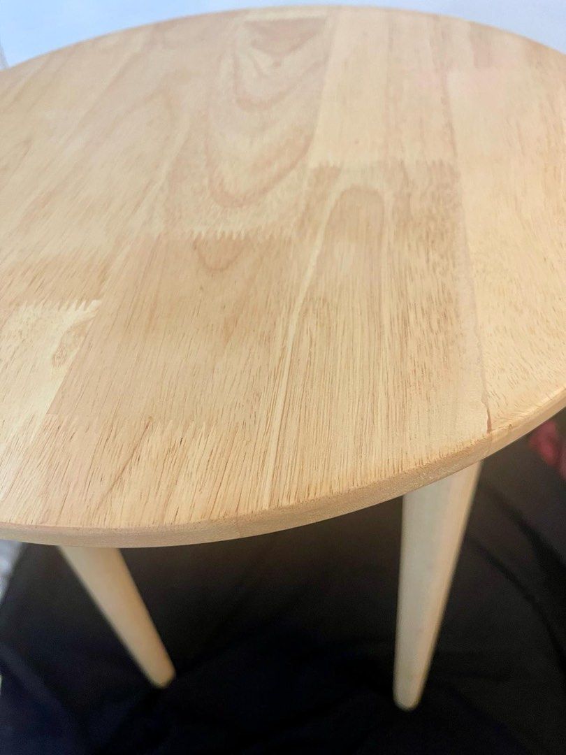 Solid Wood side table （分類：桌子）位於 Hong Kong。 由 showflathk 提交（商品編號 1385854355，圖片 3）。簡介： 40x58cm , self pick up in Sheung wan 。