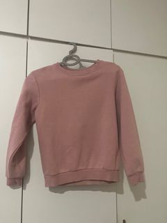 (Category: ) located in . Submitted by alyn_wardrobe (Listing ID 1385919239, Image 1). Description: .