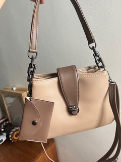 (Kategori: ) berada di . Dikirim oleh ayymuymoy_preloved (ID iklan 1385966421, Gambar 1). Deskripsi: .