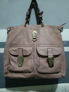 (Kategori: ) berada di . Dikirim oleh AxellePreloved (ID iklan 1385848581, Gambar 1). Deskripsi: .