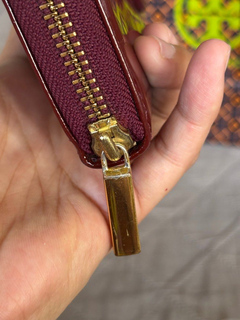 Tory Burch Continental Patent Leather Wallet (Category: Wallets & Card holders) located in Marikina City. Submitted by micharon (Listing ID 1385843502, Image 3). Description: Guaranteed authentic, bought in the US Signs of use already uploaded Slightly negotiable *this is a used item, please manage your expectations Includes Original Paperbag Exterior Material: Patent Leather Length: 19 cm Width: 2.5 cm Height: 10.8 cm Hardware: Gold Interior Mat