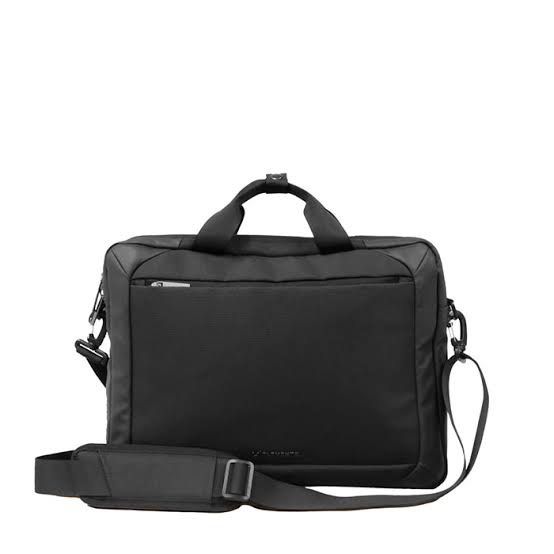 U Elements Switch Pro Briefcase Bag (Category: Laptop Bags & Sleeves) located in Manila. Submitted by zmdecluttering (Listing ID 1385820878, Image 1). Description: Convertible Laptop Briefcase or Back Pack - Can fit 15.6” Laptop - Multiple Pockets& compartments - Thick padding: ensures laptop safety from drop RFS: can’t fit my 16” laptop.