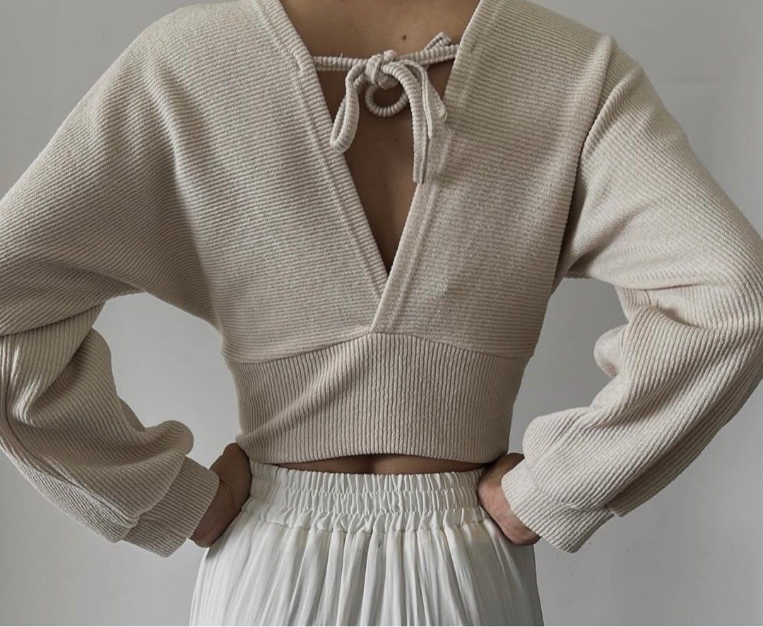 V-neck cropped pullover (Category: Longsleeves) located in Tacloban City. Submitted by priv_ (Listing ID 1385823979, Image 3). Description: V-neck cropped pullover S: Small- Medium Mop: Gcash Location: Tacloban City ₱350+sf.