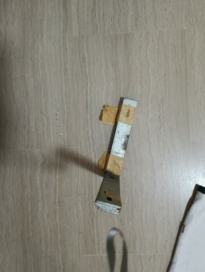 Wall bracket (Category: Everything Else) located in Singapore. Submitted by mayripton (Listing ID 1385892511, Image 1). Description: - Metal scraper - Suitable for removing paint/materials - Blade in decent condition - Perfect for DIY use.