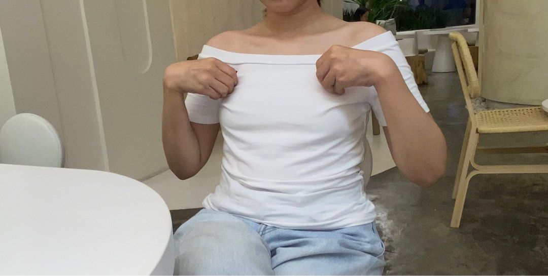 White Off Shoulder Top (Category: Others Tops) located in Cainta. Submitted by nikitaps (Listing ID 1385879313, Image 2). Description: DM me for more deets!.