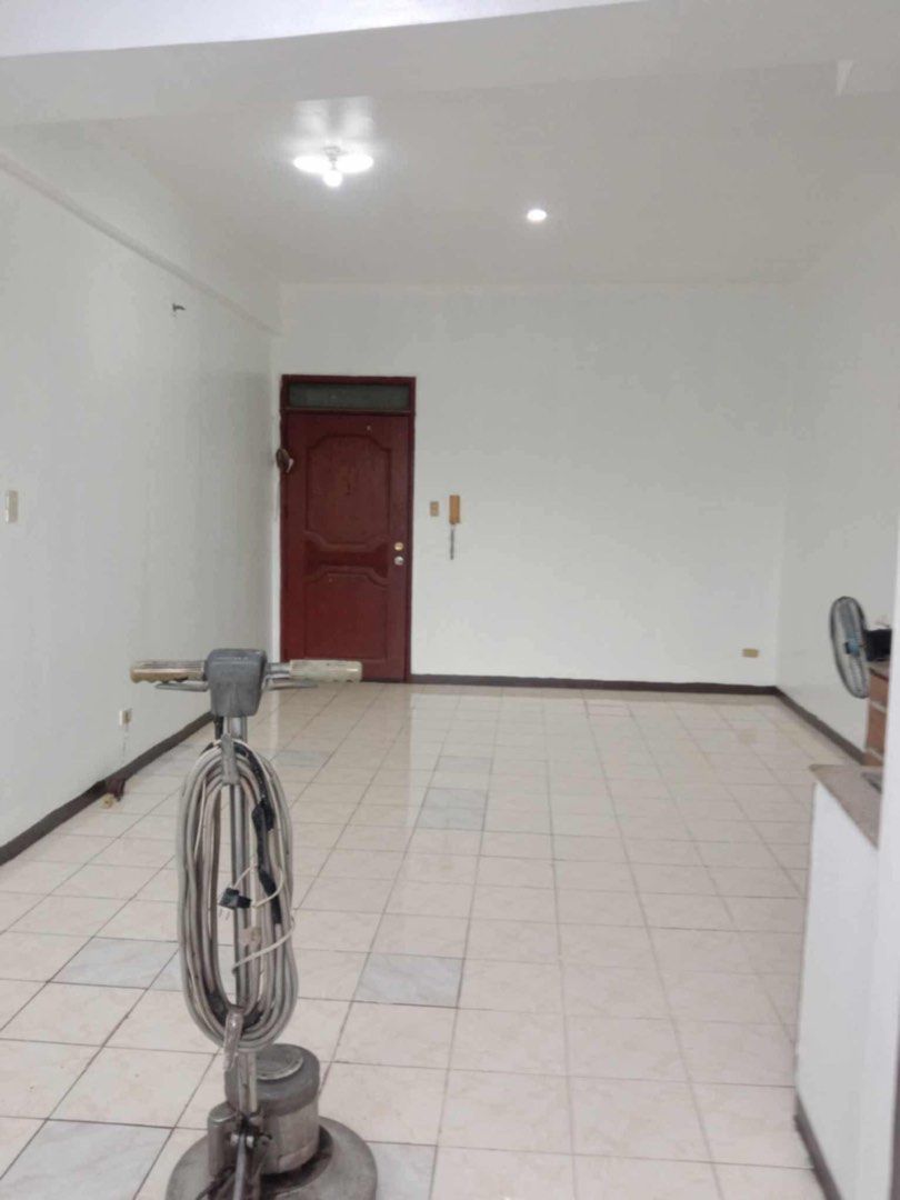 40 SQM PRINCE JOHN CONDOMINIUM (Category: Apartments & Condos) located in Quezon City. Submitted by studioandstylebysoph (Listing ID 1386062769, Image 2). Description: Condo for Rent - Studio Type (provision for 1-2 BR) - 40 sqm - With Balcony Nearby areas: - Gateway 1 and 2 mall, Alimall, SM and Farmers - Cubao Terminal - JCSGO school, 15th avenue elementary school and Juan Sumulong - Hospital: WCC, Quirino Memorial Medical Center LOCATION: Prin
