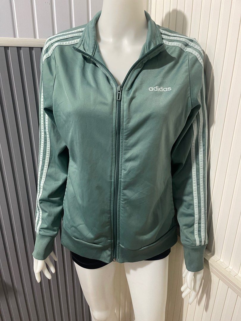 Adidas track jacket (Category: Activewear) located in La Trinidad. Submitted by avessonjam (Listing ID 1386014033, Image 2). Description: .