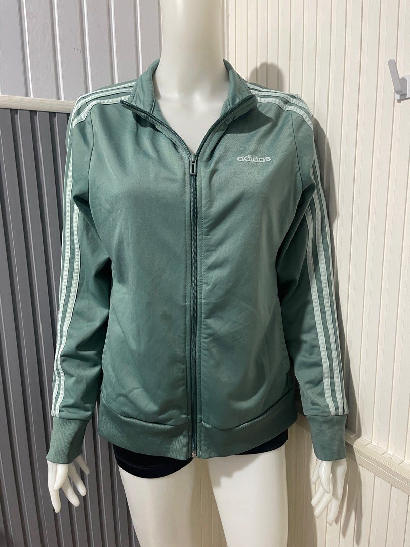 Adidas track jacket (Category: Activewear) located in La Trinidad. Submitted by avessonjam (Listing ID 1386014033, Image 3). Description: .