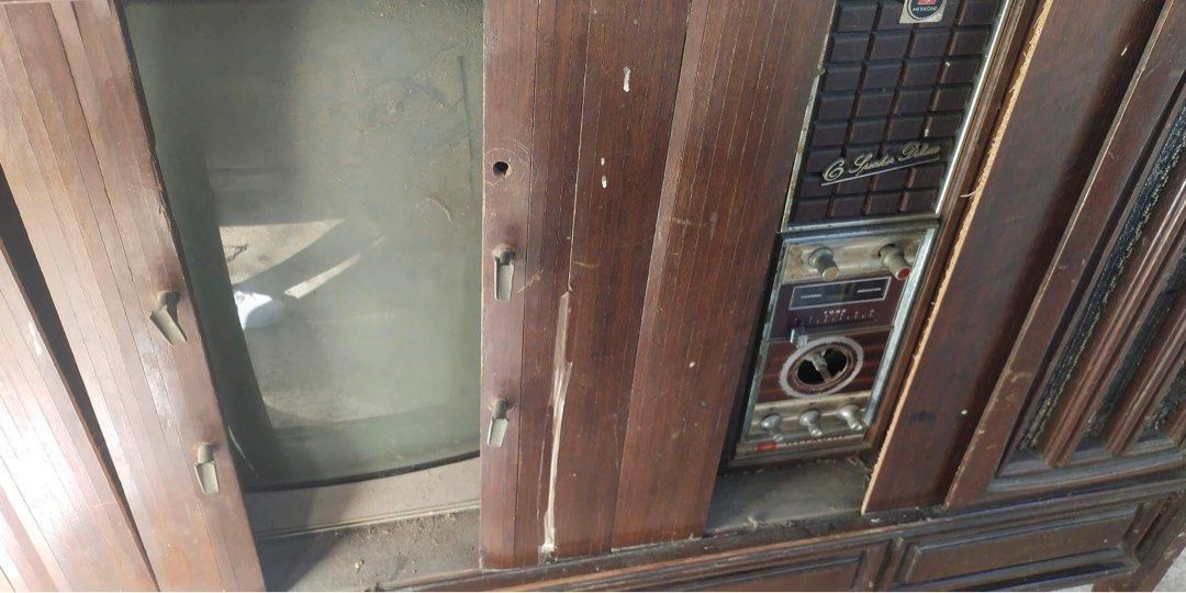 Antique Television (Category: TV) located in Agoo. Submitted by retrotastic (Listing ID 1386122854, Image 2). Description: Antique collectible tv, very nice for display, retro theme. As is. For repair.