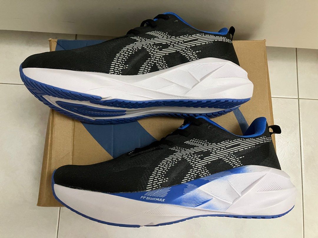 ASICS Novablast 5 (Black/Blue/White) - US9/ 27cm (Category: Sneakers) located in Singapore. Submitted by de_oranje (Listing ID 1386049690, Image 3). Description: Brand New (Original) ASICS Novablast 5 Running Shoes Black/ White/ Blue Size: US9/ EU42.5/ UK8/ 27cm.