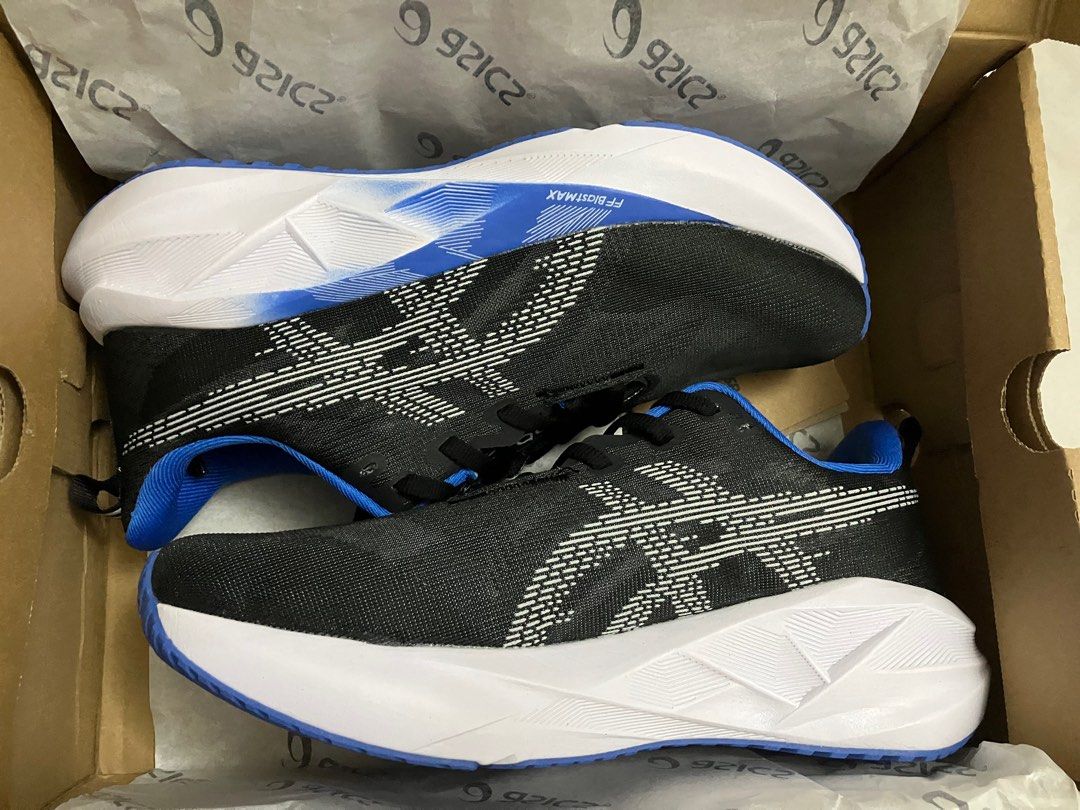 ASICS Novablast 5 (Black/Blue/White) - US9/ 27cm (Category: Sneakers) located in Singapore. Submitted by de_oranje (Listing ID 1386049690, Image 2). Description: Brand New (Original) ASICS Novablast 5 Running Shoes Black/ White/ Blue Size: US9/ EU42.5/ UK8/ 27cm.
