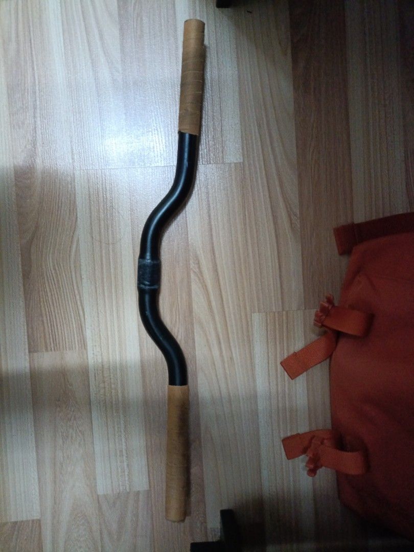 used riser bar (Category: Parts & Accessories) located in Singapore. Submitted by wuddeheeellll (Listing ID 1386074739, Image 2). Description: - Used black bicycle handlebar - quite well used - Good working condition - Minor wear and tear -cheap bar pm for deal no nego -pm for meet up locations (east side/west) -condi 7/10 -8 bucks at my conv.