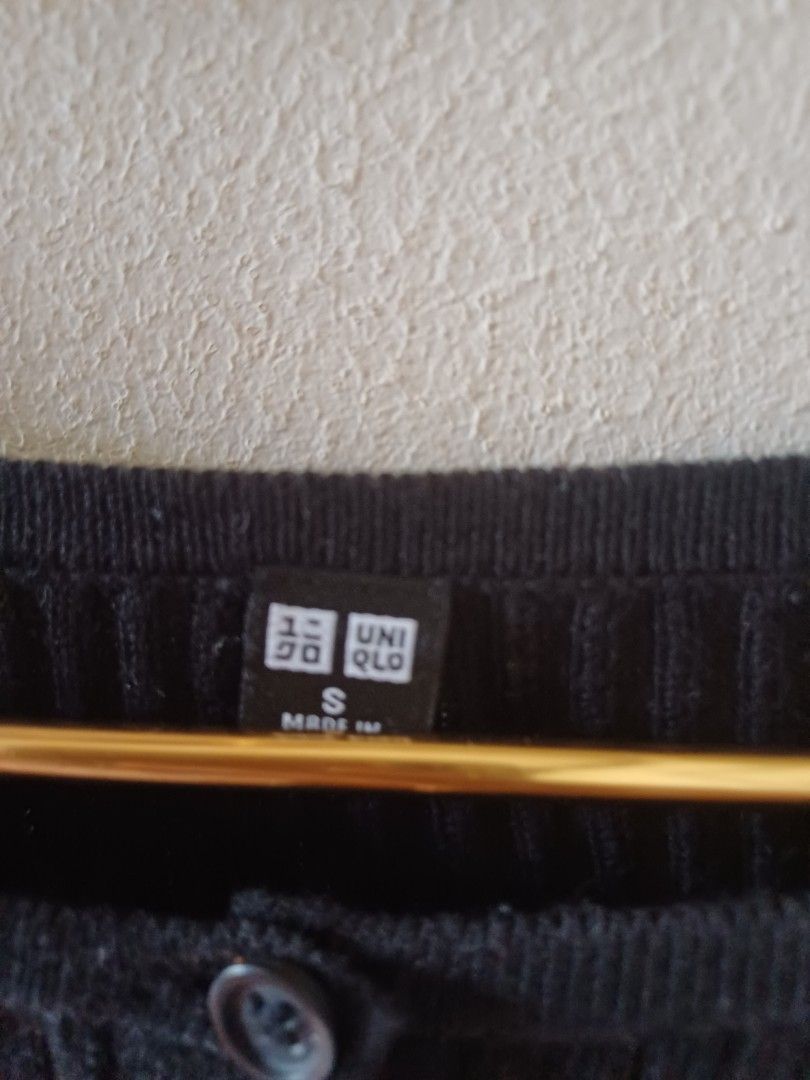 Black Cardigan (Category: Longsleeves) located in Quezon City. Submitted by declutterhouse (Listing ID 1386032342, Image 2). Description: Uniqlo Small Black.