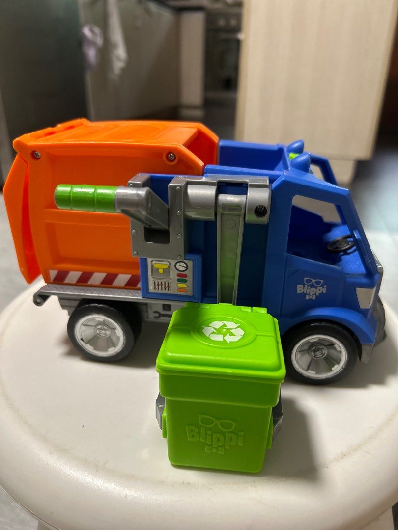 Blippi Recycling Truck (Category: Kids Toys) located in Pasig City. Submitted by jrpreli (Listing ID 1386061662, Image 3). Description: .