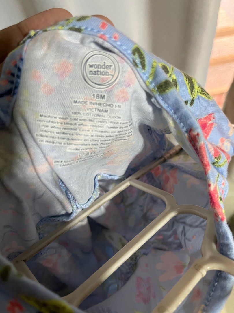 Blue floral dress 18M (Category: Babies & Kids Fashion) located in Mexico. Submitted by inthetropics (Listing ID 1386009357, Image 3). Description: With unnoticeable yellow stain. Brand: Wonder Nation (US) 18M on tag .