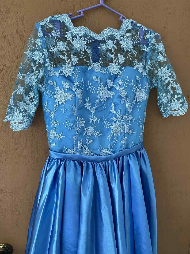 blue prom dress satin (Category: Evening dresses & gowns) located in Manila. Submitted by 888declutters (Listing ID 1386067485, Image 3). Description: used once for prom tailored for 3k made of high quality satin Measurements: Length -42.5 inches Width- 14.5 inches helping tags: prom gown, prom dress, js gown, js dress, blue dress, blue gown, satin gown.