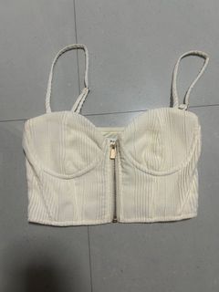(Category: ) located in . Submitted by shoptarocloset (Listing ID 1386064266, Image 1). Description: .