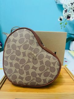 (Category: ) located in . Submitted by sandee_preloveshop (Listing ID 1386124057, Image 1). Description: .