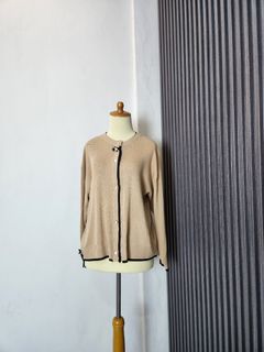 (Kategori: ) berada di . Dikirim oleh dindaprelovedstuff (ID iklan 1386139474, Gambar 1). Deskripsi: .