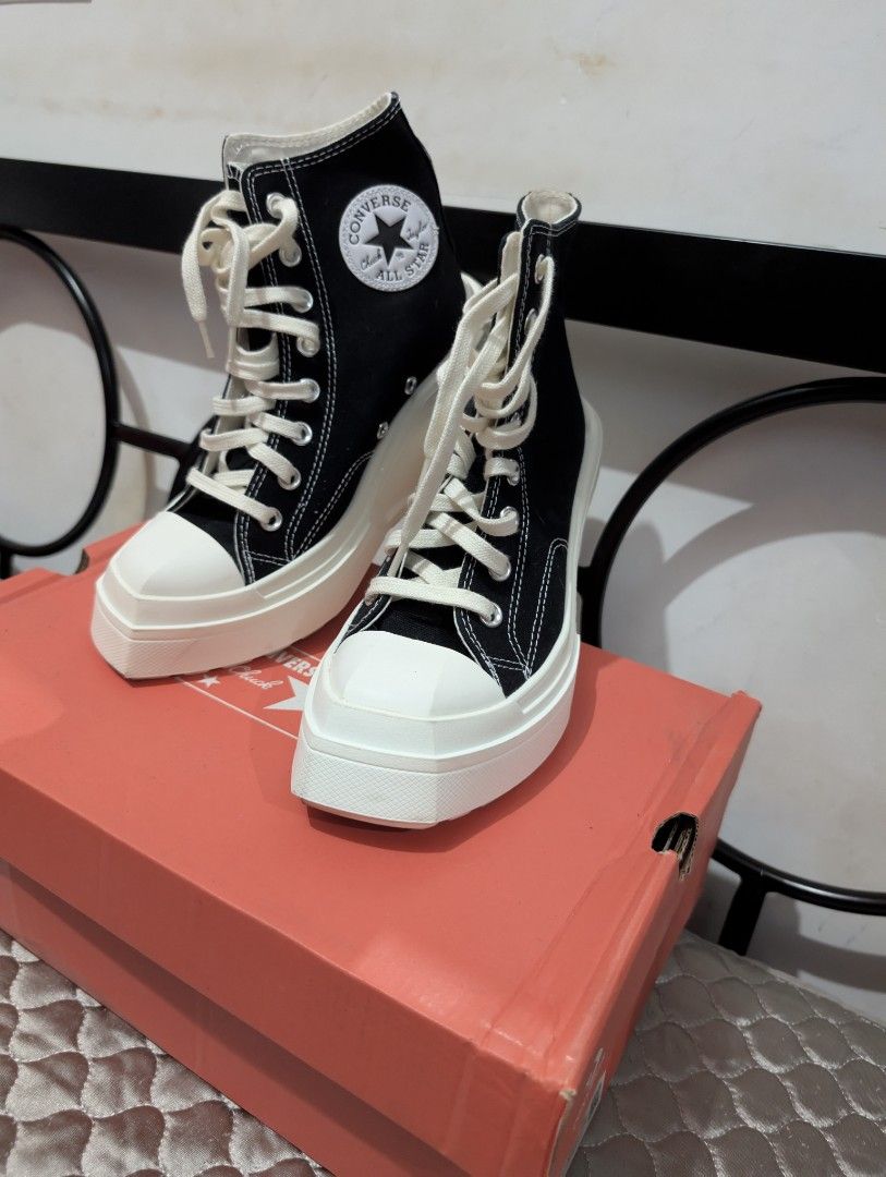 Converse De luxe wedge Hi (Category: Sneakers) located in Imus. Submitted by kmoort (Listing ID 1386063665, Image 2). Description: used once ONLY GOOD AS NEW WUS 6.5 As per tag 23cm refer to last photo when worn price slightly negotiable free shipping sa walang tawad with box Po ito.