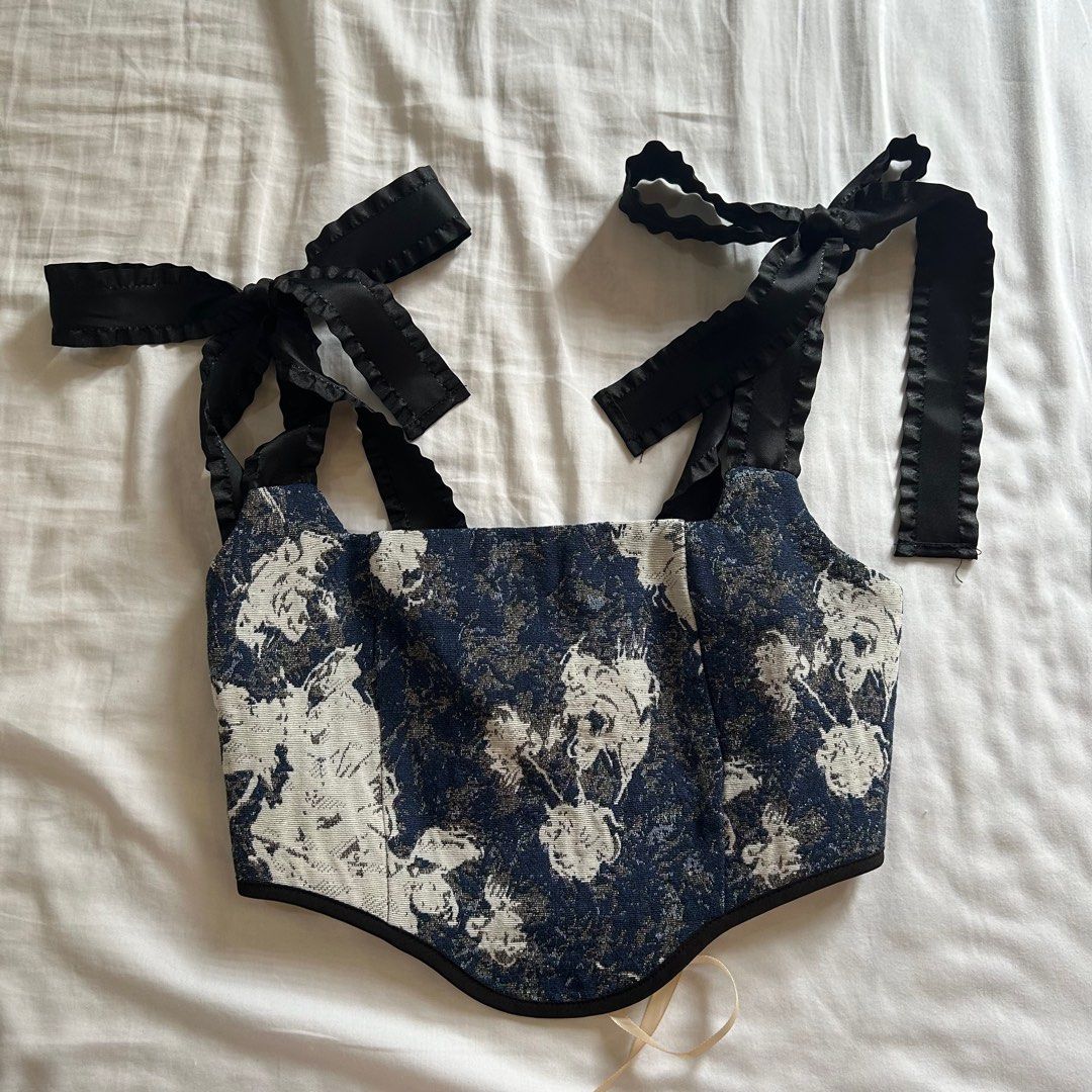 Corset Ribbon Top (Category: Others Tops) located in Quezon City. Submitted by usercdam (Listing ID 1386152533, Image 1). Description: Never used it, and it didnt fit my body Fits XS-S .