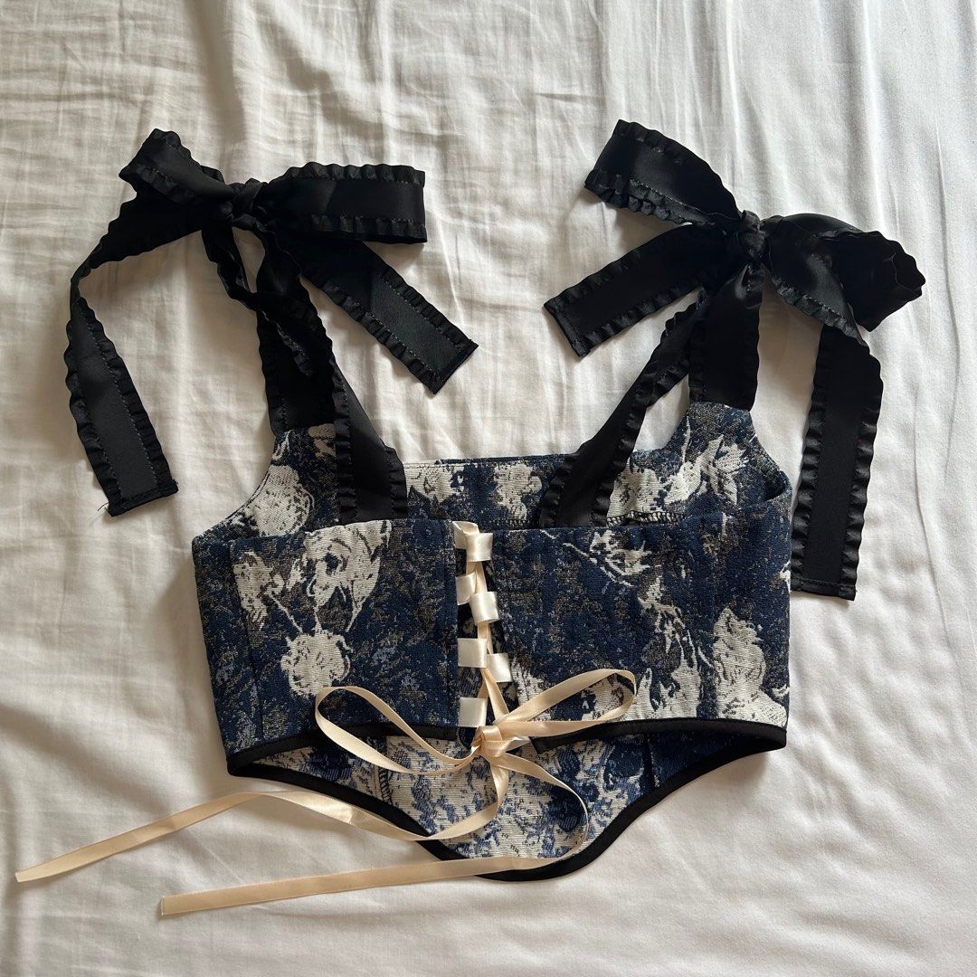 Corset Ribbon Top (Category: Others Tops) located in Quezon City. Submitted by usercdam (Listing ID 1386152533, Image 2). Description: Never used it, and it didnt fit my body Fits XS-S .