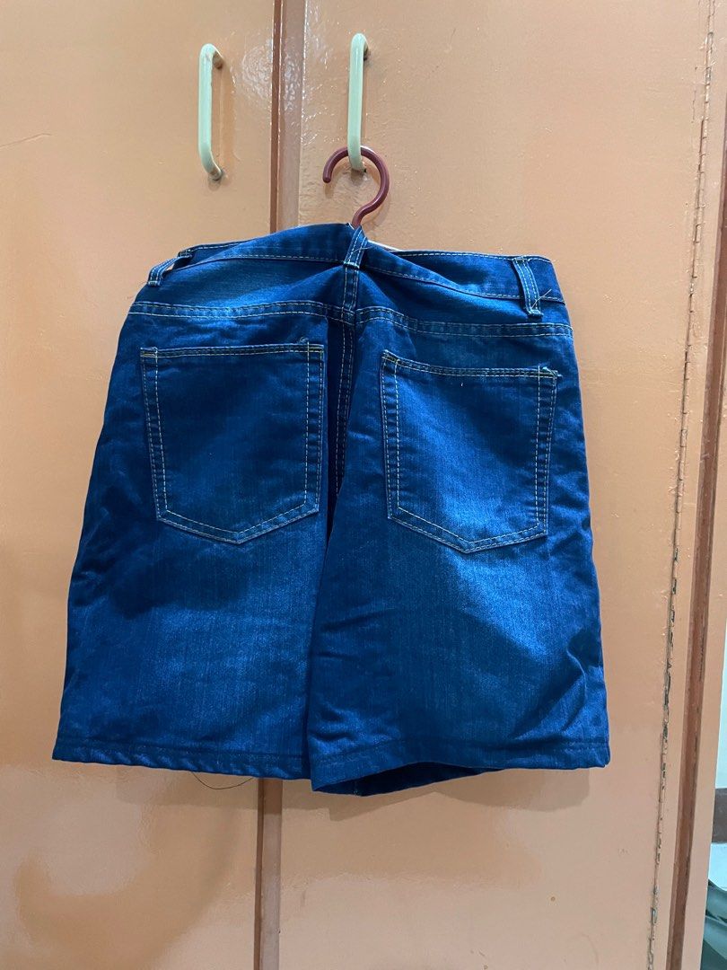 Dark blue jeans Denim (Category: Other Bottoms) located in Manila. Submitted by beeeyah (Listing ID 1386178469, Image 2). Description: my prevoled (barely used) size (27-28) women size.