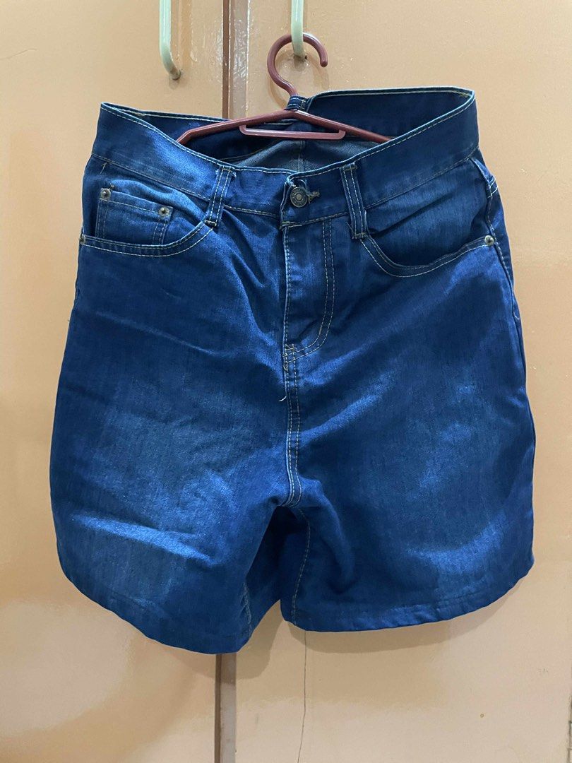 Dark blue jeans Denim (Category: Other Bottoms) located in Manila. Submitted by beeeyah (Listing ID 1386178469, Image 1). Description: my prevoled (barely used) size (27-28) women size.