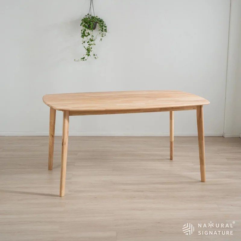Dining table (Category: Tables & Sets) located in Singapore. Submitted by complicatedsummer (Listing ID 1386048285, Image 1). Description: Self arrange transport to collect at Canberra .