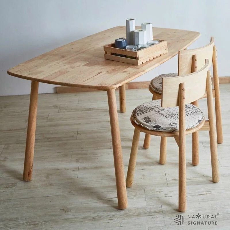 Dining table (Category: Tables & Sets) located in Singapore. Submitted by complicatedsummer (Listing ID 1386048285, Image 3). Description: Self arrange transport to collect at Canberra .