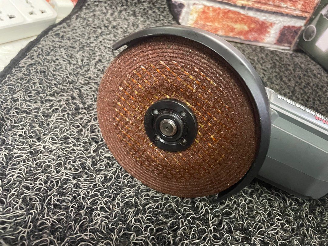 Ferrex 20v brushlesa angle grinder (Category: Construction Tools & Equipment) located in Pasay City. Submitted by enrico_appliances (Listing ID 1386120468, Image 3). Description: battery operated working condition no problems with unit battery not included negotiable for sure buyer.