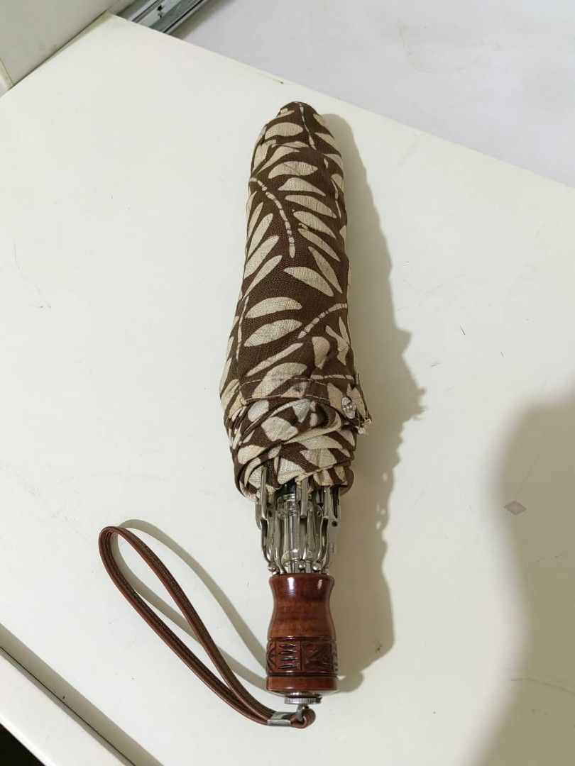 Foldable Umbrella (Category: Umbrellas) located in Cebu City. Submitted by dudes_villanueva (Listing ID 1386122493, Image 2). Description: Foldable Sun Umbrella Material: Fabric Condition : Brand New 📌Not intended for rain Diameter : 26".