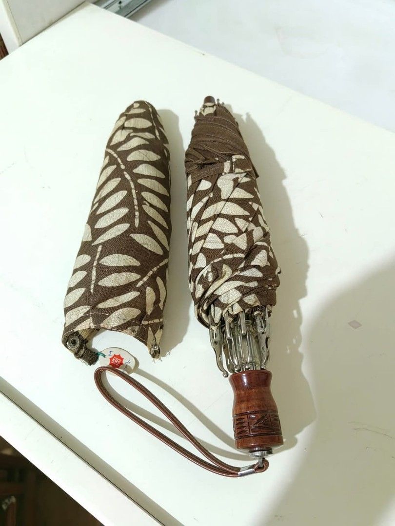 Foldable Umbrella (Category: Umbrellas) located in Cebu City. Submitted by dudes_villanueva (Listing ID 1386122493, Image 3). Description: Foldable Sun Umbrella Material: Fabric Condition : Brand New 📌Not intended for rain Diameter : 26".