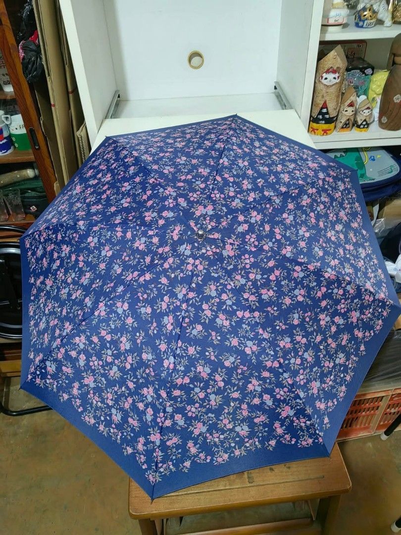 Foldable Umbrella (Category: Umbrellas) located in Cebu City. Submitted by dudes_villanueva (Listing ID 1386123180, Image 1). Description: Foldable Umbrella Diameter : 34".