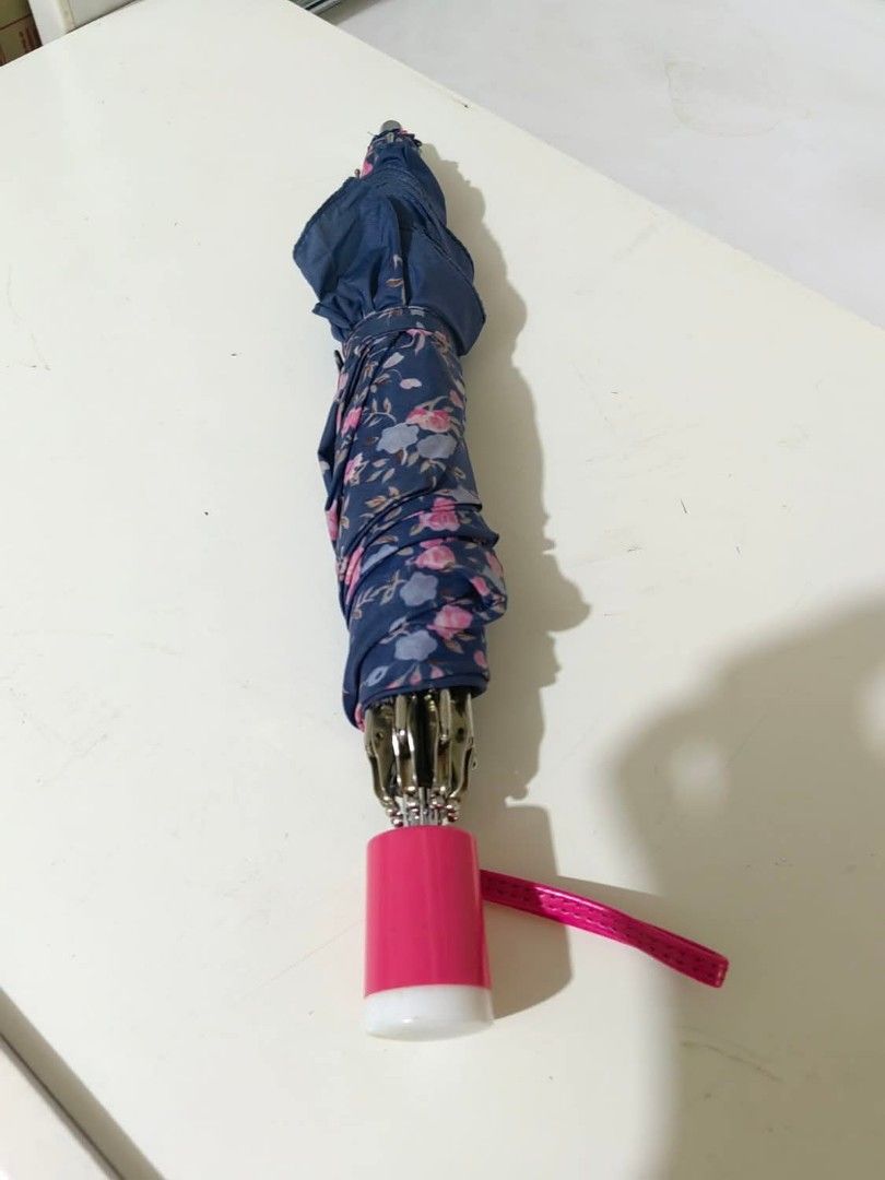 Foldable Umbrella (Category: Umbrellas) located in Cebu City. Submitted by dudes_villanueva (Listing ID 1386123180, Image 2). Description: Foldable Umbrella Diameter : 34".