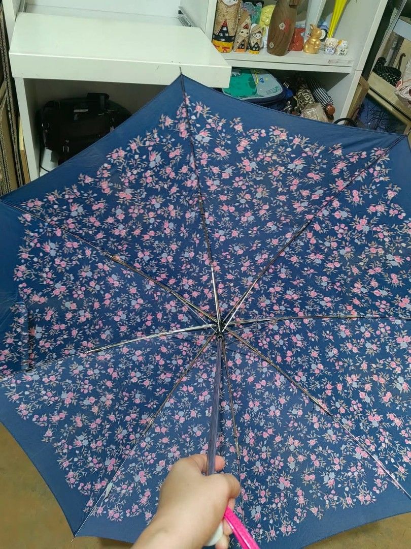 Foldable Umbrella (Category: Umbrellas) located in Cebu City. Submitted by dudes_villanueva (Listing ID 1386123180, Image 3). Description: Foldable Umbrella Diameter : 34".
