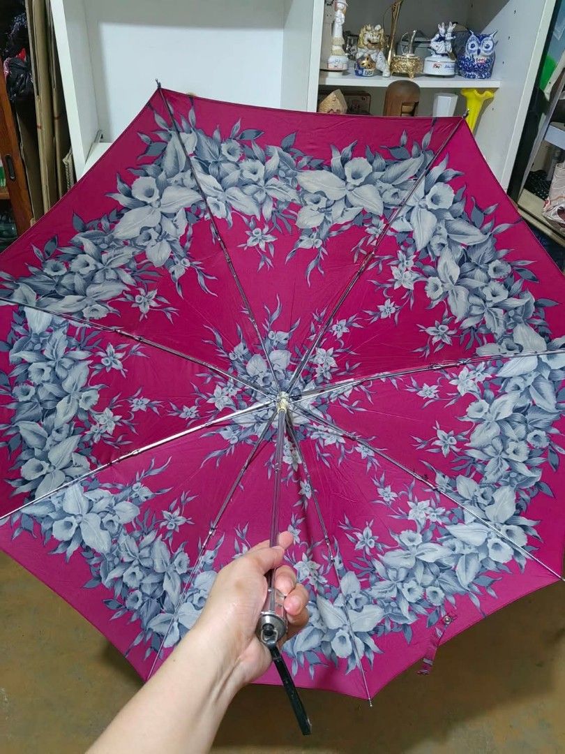 Foldable Umbrella (Category: Umbrellas) located in Cebu City. Submitted by dudes_villanueva (Listing ID 1386124395, Image 2). Description: Foldable Umbrella In excellent condition Diameter : 37".