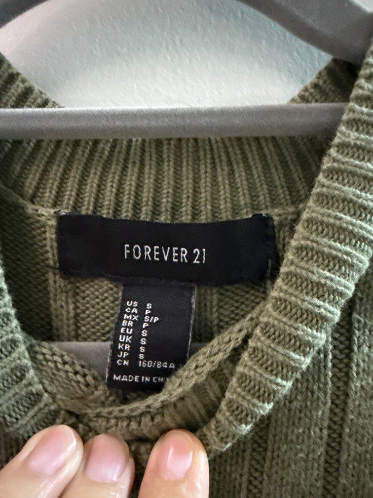 Forever 21 - Cropped Top (Category: Sleeveless) located in Marikina City. Submitted by declutteringfatty (Listing ID 1386172798, Image 3). Description: Brand: Forever 21 Color: Olive Green Size: S on tag (fits XS-S) *Used but not abused.