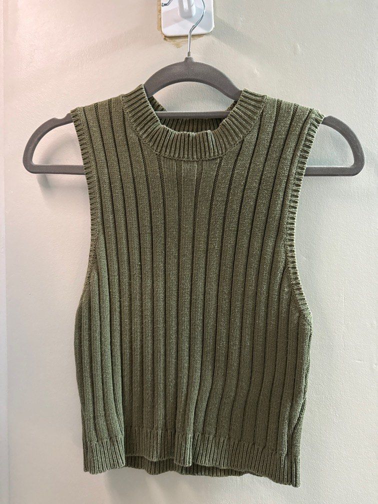 Forever 21 - Cropped Top (Category: Sleeveless) located in Marikina City. Submitted by declutteringfatty (Listing ID 1386172798, Image 1). Description: Brand: Forever 21 Color: Olive Green Size: S on tag (fits XS-S) *Used but not abused.