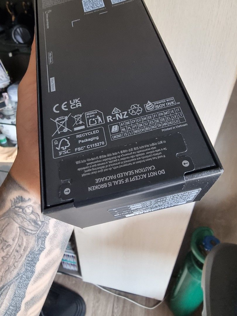 Galaxy Watch Ultra 2025 (Category: Wearables & Smart Watches) located in Manila. Submitted by stevenluna91 (Listing ID 1383572337, Image 3). Description: brandnew and sealed local variant 1 year warranty authentic.