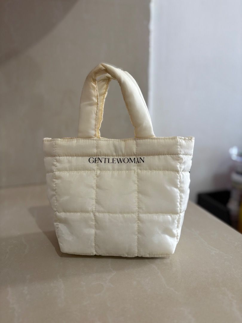 Gentle Woman Puffer Bag (Category: Tote Bags) located in Quezon City. Submitted by ashhaul (Listing ID 1386066379, Image 3). Description: Needs a little wash 🤍 - 9/10 Condition, only used once ! - Can do same day delivery 🚚 .